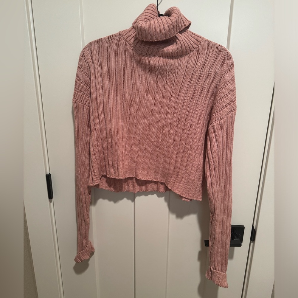 Forever 21 Pink cropped turtleneck sweater